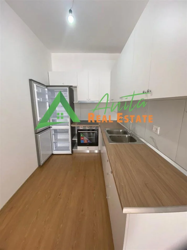 Tirane, jepet me qera apartament 2+1+Ballkon Kati 3, 100 m² 600 € (Rruga e Dibres)
