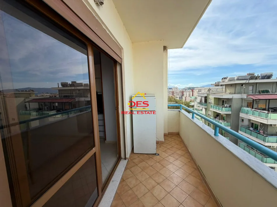 Vlore, shitet apartament 1+1+Ballkon Kati 8, 80 m² 125.000 € (Rruga Hasan Kushta)