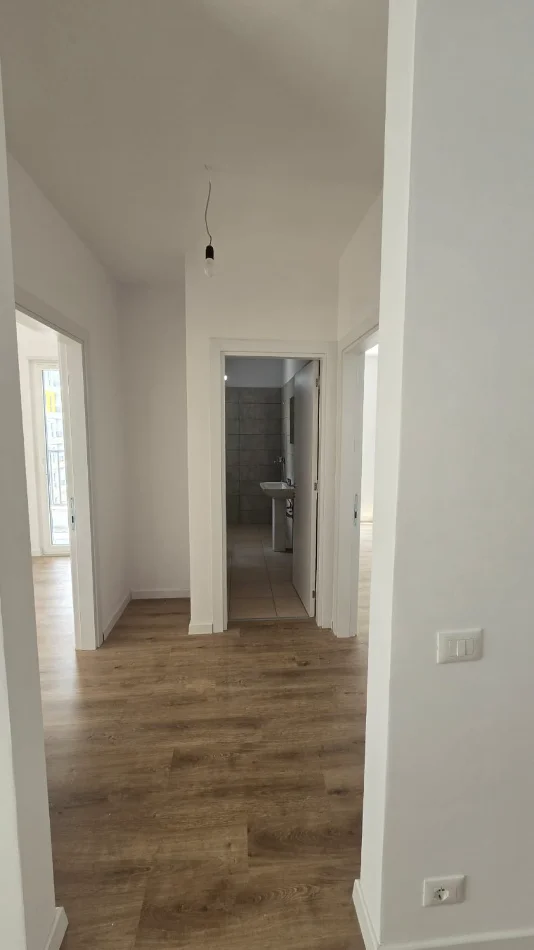 Tirane, jepet me qera apartament 2+1 Kati 3, 350 € (qtu)