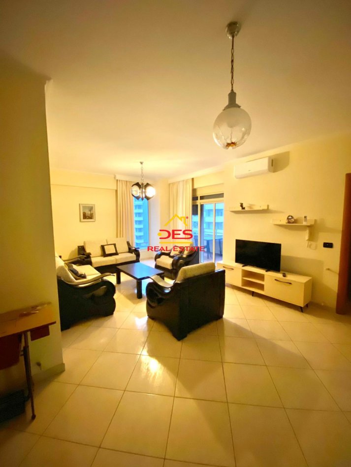 Vlore, jepet me qera apartament 2+1+Ballkon Kati 5, 90 m² 350 € (Rruga 7 Nëntori , Vlorë)