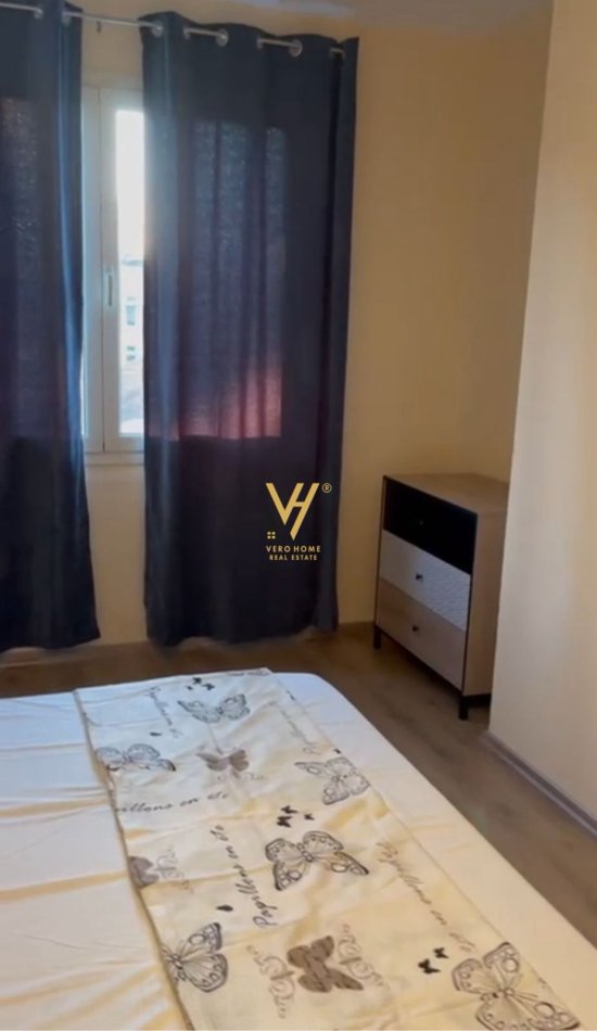 Tirane, shitet apartament 2+1+Ballkon Kati 3, 100 m² 300.000 € (RRUGA E ELBASANIT)