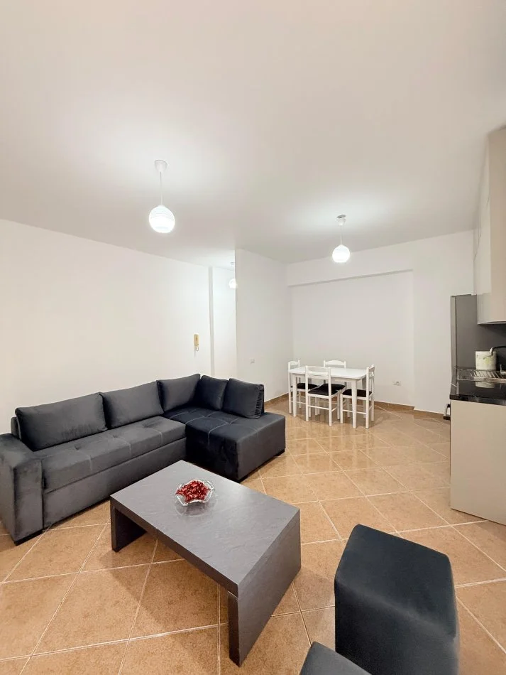 Vlore, jepet me qera apartament 1+1+Ballkon , 60m² 500 € (Lungomare Vlore)