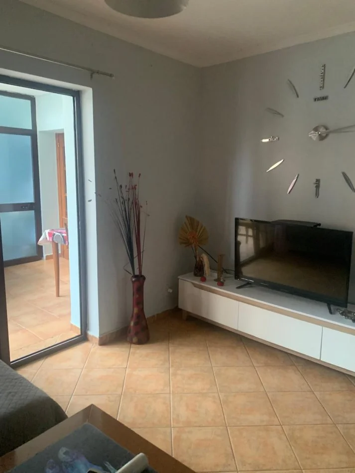 Tirane, jepet me qera apartament 2+1+Ballkon , 100 m² 500 € (Rruga shyqyri ishmi)