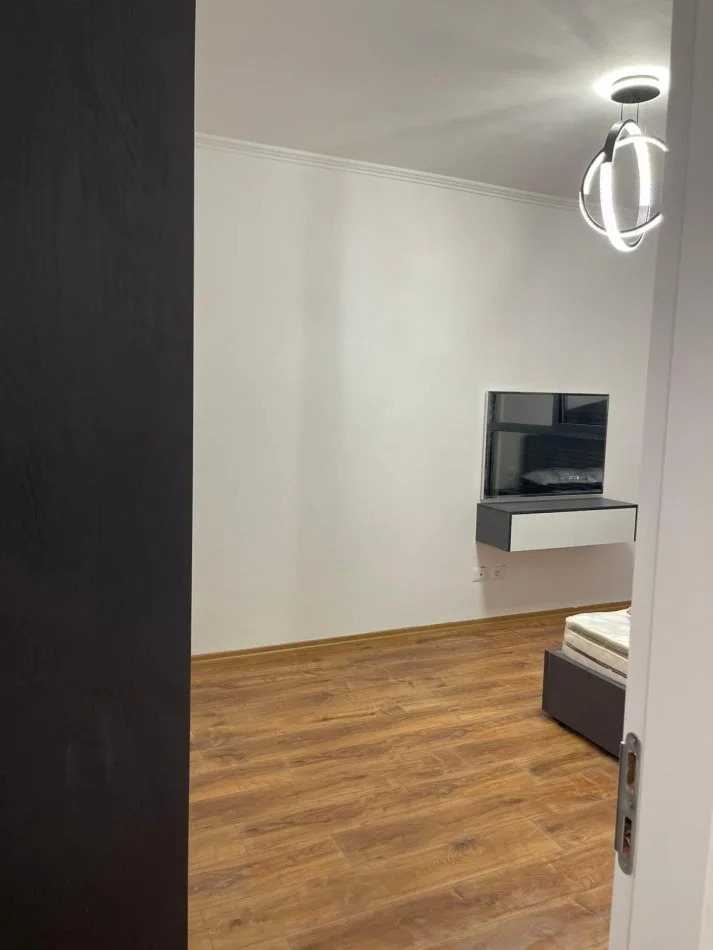 Tirane, jepet me qera apartament 1+1+Ballkon Kati 3, 70 m² 500 € (Jordan Misja)