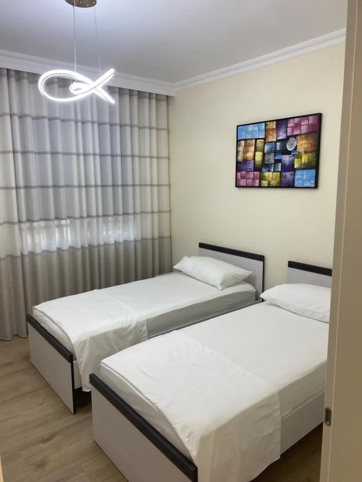 Tirane, jepet me qera apartament 2+1 Kati 2, 120 m² 1.300 € (Pazari i ri)