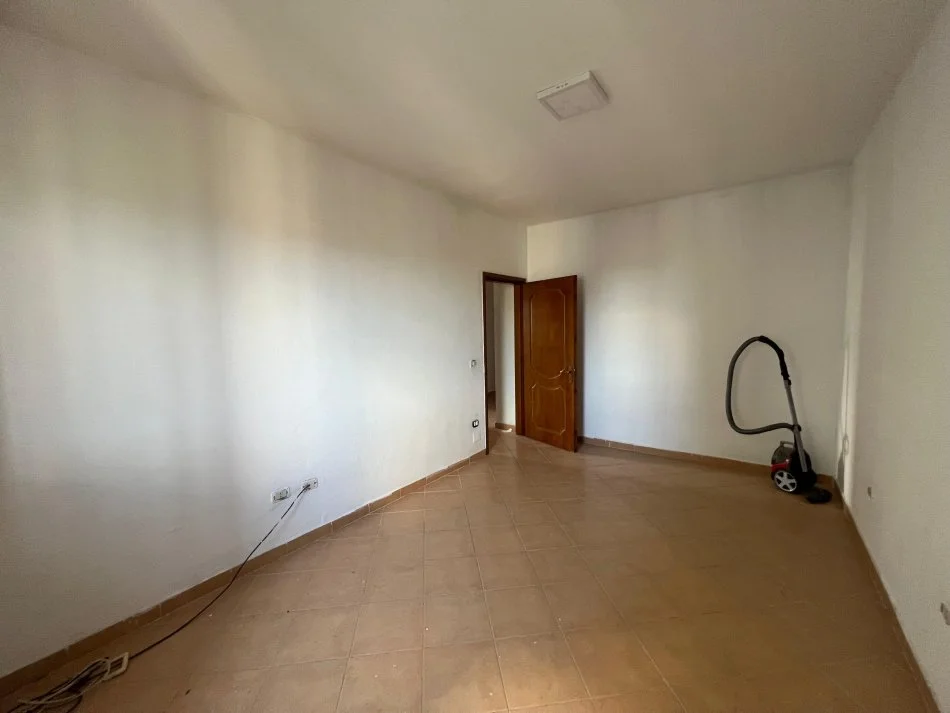 Tirane, shes apartament 2+1+Aneks+Ballkon Kati 9, 95 m² 175.000 € (KOMUNA E PARISIT)