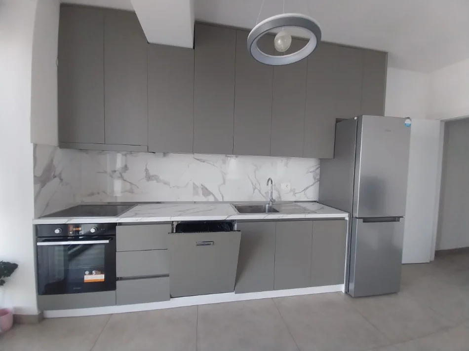 Tirane, jepet me qera apartament 2+1+2 Kati 9, 116 m² 700 € (FARMACIA 10 , Kompleksi Arlis)