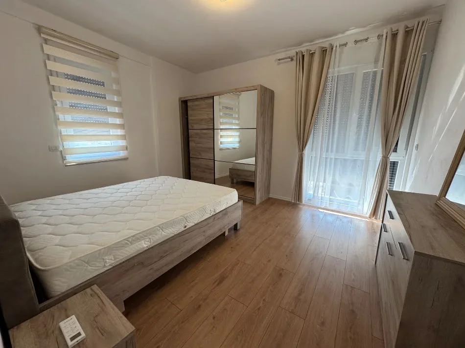 Tirane, jepet me qera 2+1+Aneks+Ballkon Kati 3, 106 m² 500 € (PASKUQAN)
