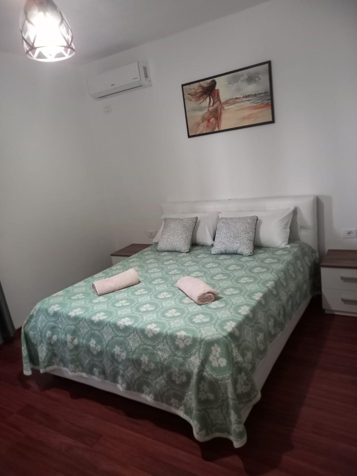 Durres, jepet me qera, apartament 1+1 , (VOLLGA DURRES!)