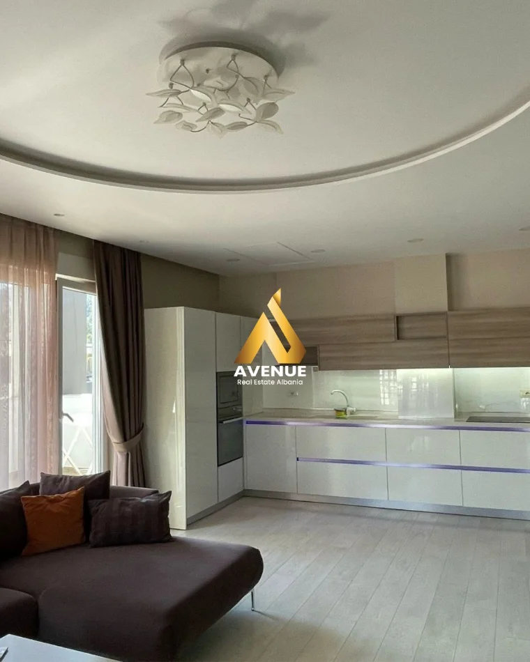 Tirane, jepet me qera apartament 3+1 Kati 4, 187 m² 1.400 € (Liqeni i Thatë, Kompleksi FZ Construction)