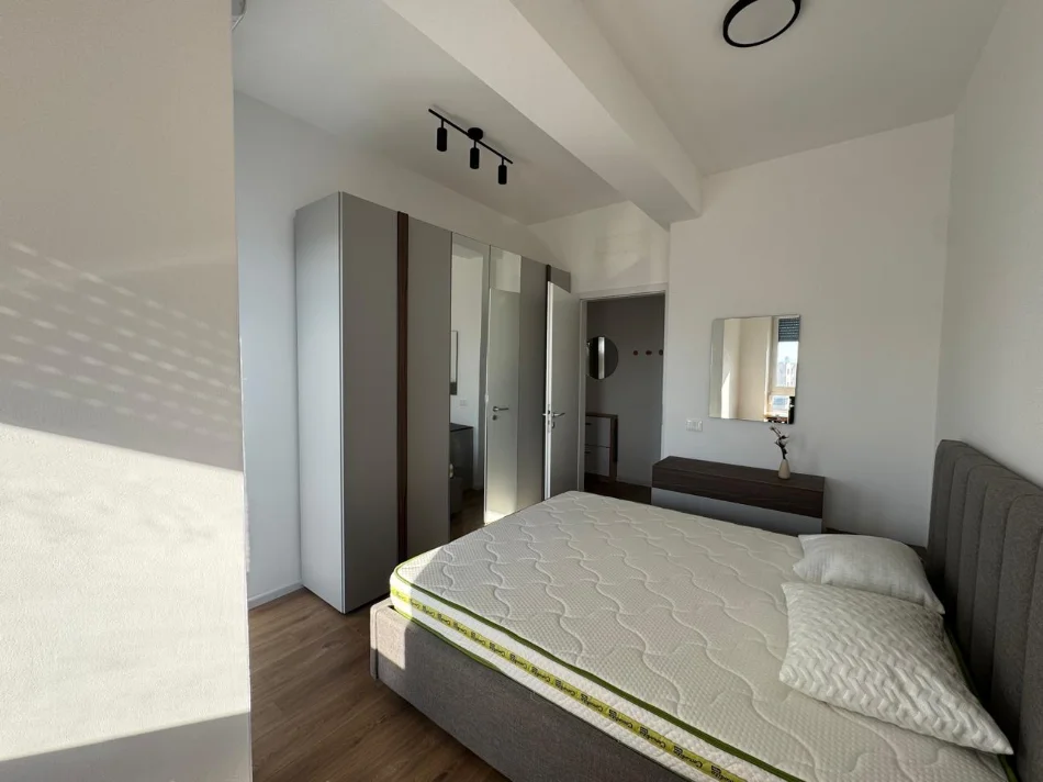 Tirane, jepet me qera apartament 1+1+Ballkon , 450 € 