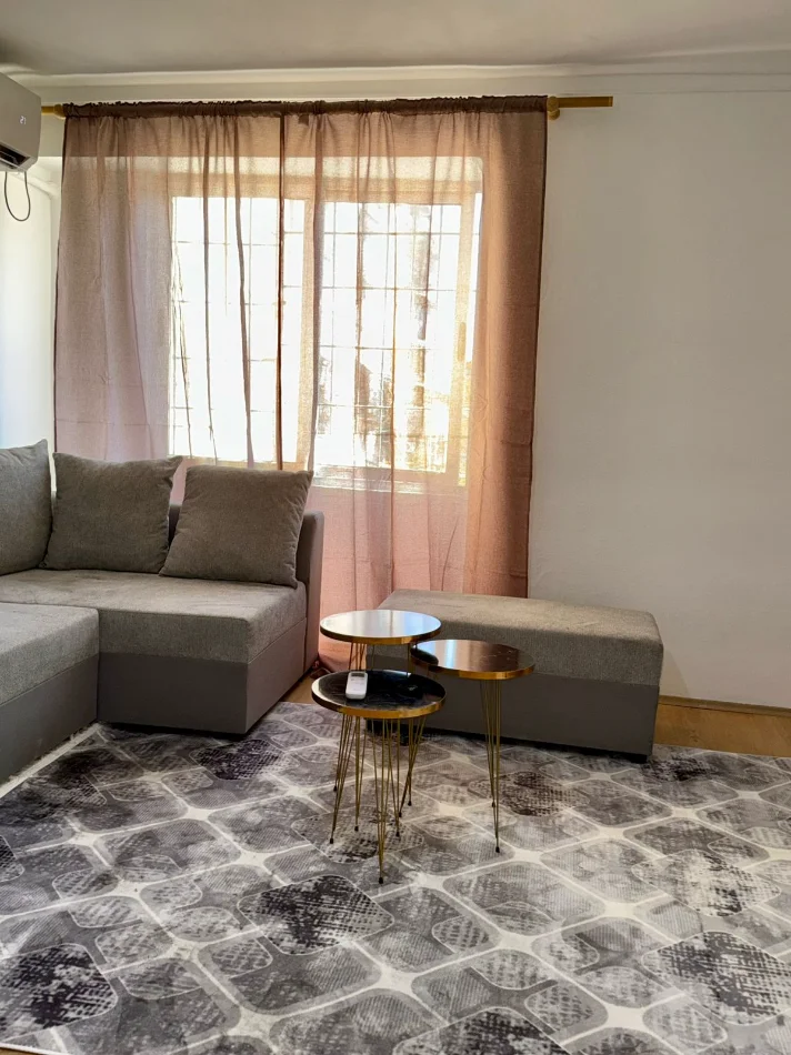 Tirane, jepet me qera apartament 1+1 Kati 2, 56 m² 420 € (xhamlliku)