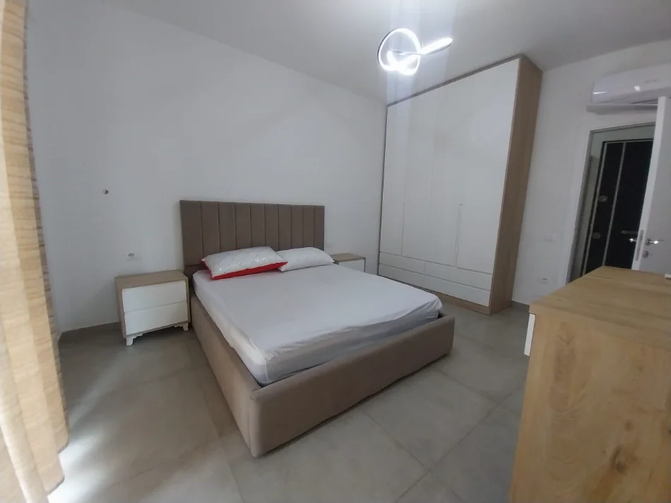 Tirane, jepet me qera apartament 2+1+2 Kati 9, 116 m² 700 € (FARMACIA 10 , Kompleksi Arlis)
