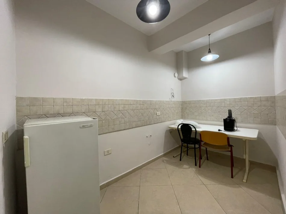 Tirane, jepet me qera apartament 2+1 Kati 3, 90.000 € 