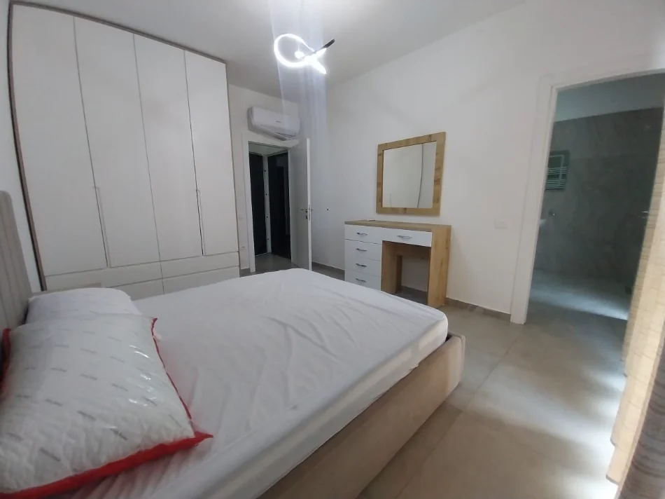 Tirane, jepet me qera apartament 2+1+2 Kati 9, 116 m² 700 € (FARMACIA 10 , Kompleksi Arlis)
