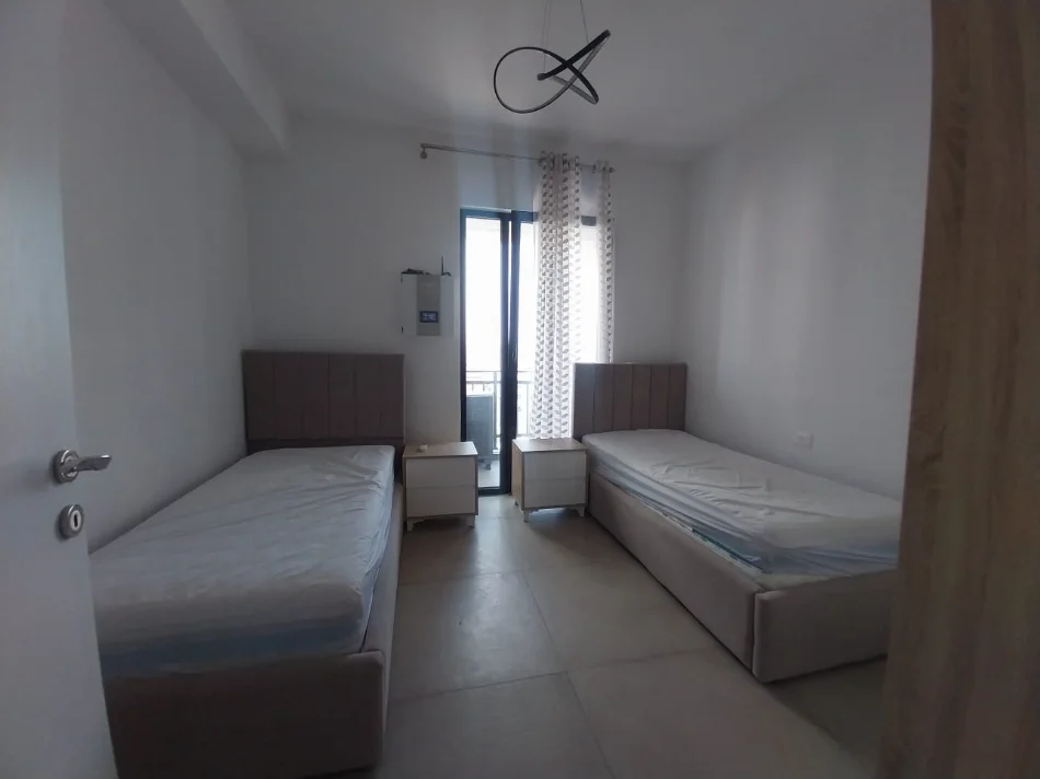 Tirane, jepet me qera apartament 2+1+2 Kati 9, 116 m² 700 € (FARMACIA 10 , Kompleksi Arlis)