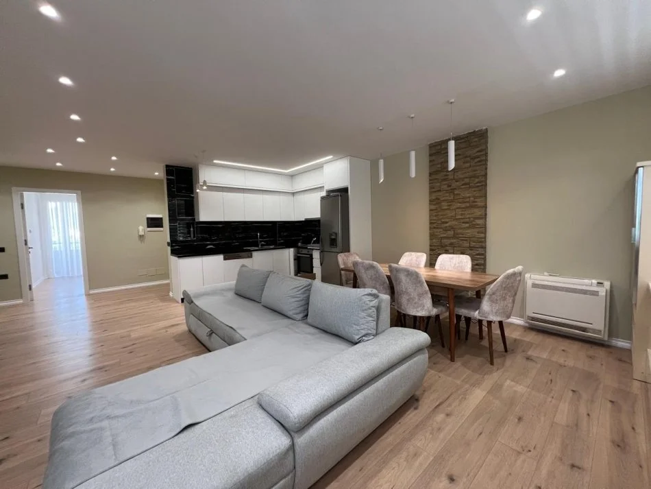 Tirane, jepet me qera apartament 3+1 Kati 3, 1.000 € (Rruga Eduart Mano)