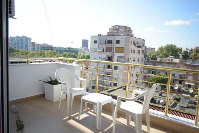 Tirane, jepet me qera apartament 1+1+BLK Kati 7, 75 m² 600 Euro (rruga Brigada VIII)
