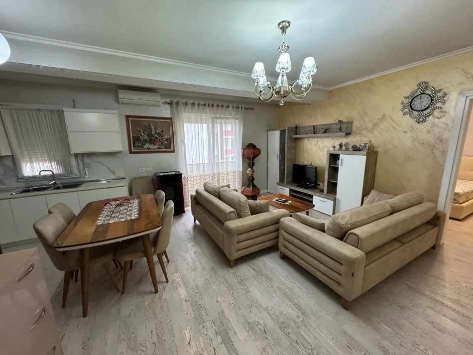 Tirane, jepet me qera apartament 1+1 Kati 6, 80 m² 550 € (Prane concord center)