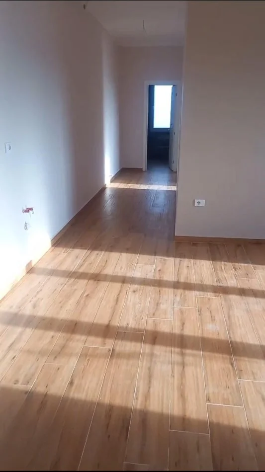 Tirane, jepet me qera apartament 2+1+Ballkon Kati 10, 95 m² 350 € 