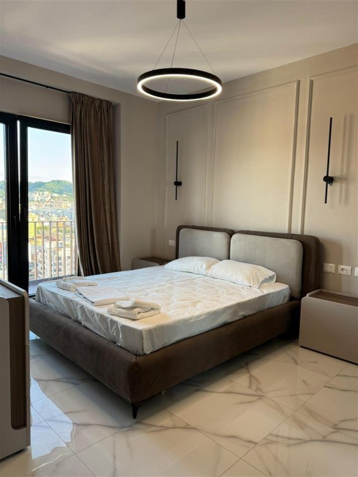 Tirane, jepet me qera apartament 3+1+Ballkon Kati 15, 125 m² 1.500 € (Garden Building)