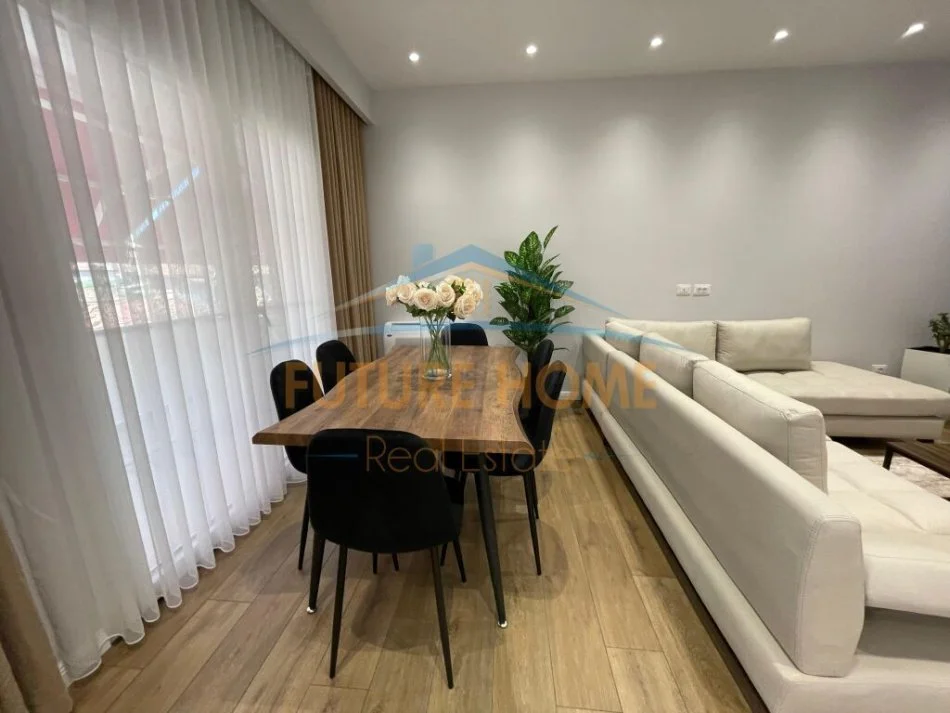 Tirane, jepet me qera apartament 2+1+Ballkon Kati 2, 70 m² 830 € (Rruga Durresit)