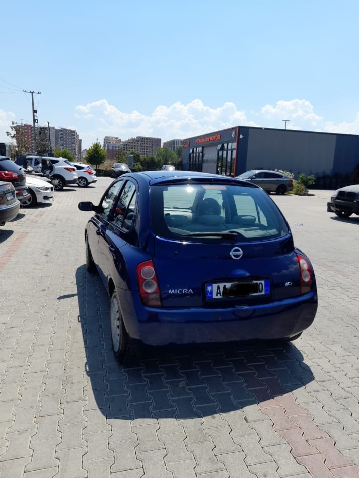 Tirane, Shitet Nissan Micra Nafte, blu manuale Klima 230.000 km 2.300 €
