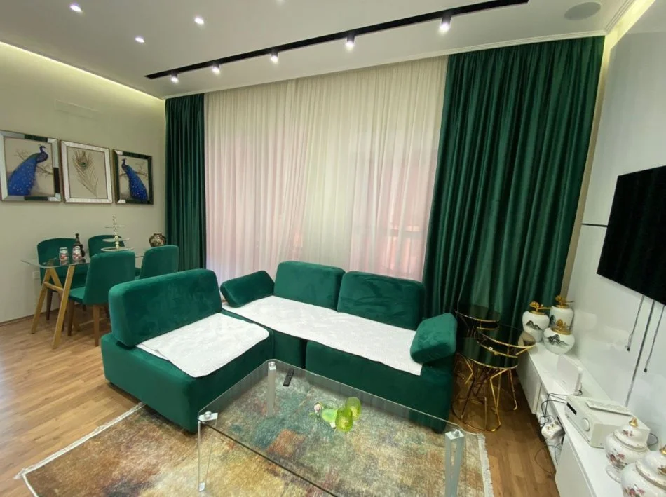 Tirane, jepet me qera apartament 2+1+Ballkon Kati 1, 80 m² 500 € (Rruga Pasho Hysa)