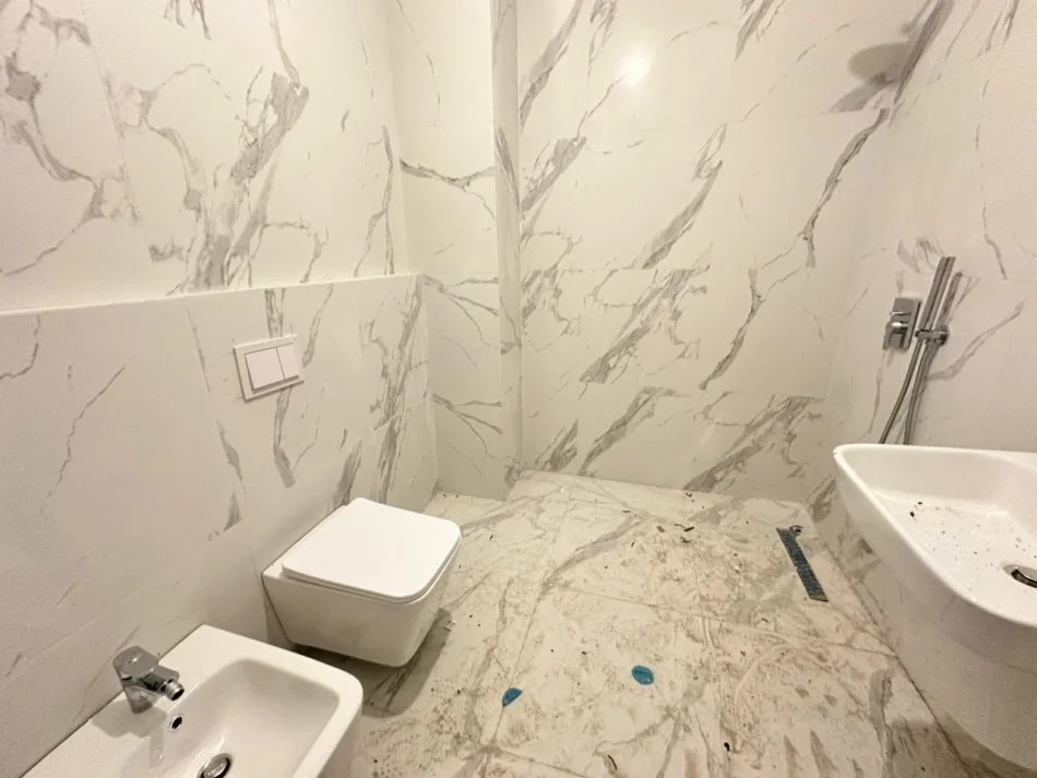 Tirane, shitet apartament 2+1 Kati 3, 103 m² 293.000 € (Rruga e Barrikadave)