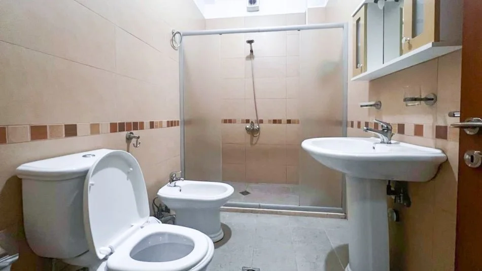 Tirane, jepet me qera apartament 2+1 Kati 3, 90 m² 900 € (Sheshi Skenderbe)