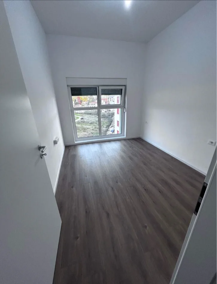 Tirane, jepet me qera apartament 1+1+Ballkon Kati 8, 60 m² 35.000 € (Ali Demi)