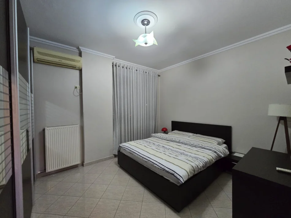 Tirane, jepet me qera apartament 2+1 , 110 m² 800 € (Rruga e Kavajes)
