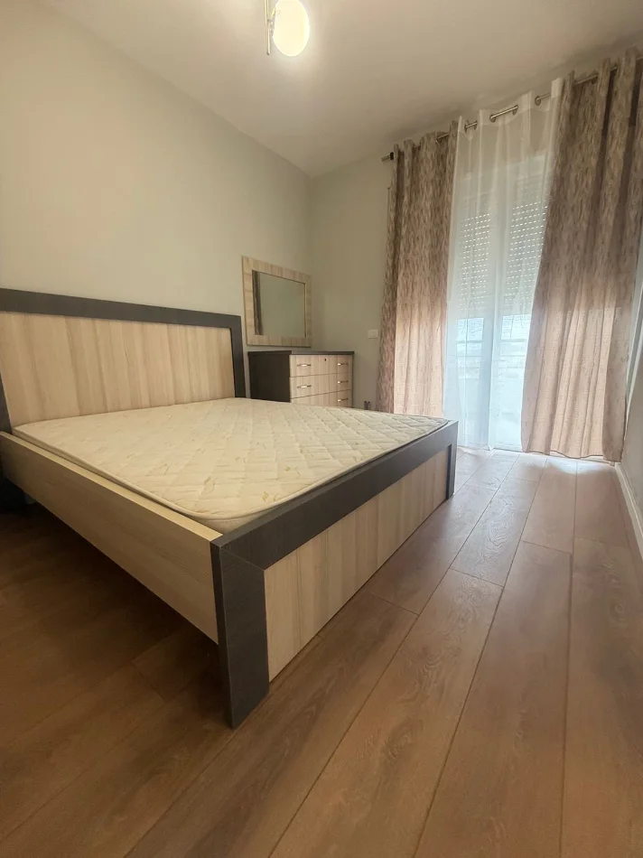 Tirane, jepet me qera 1+1 Kati 5, 59 m² 400 € 
