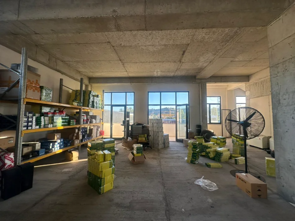 Tirane, jepet me qera ambjent biznesi Kati 2, 400 m² 1.000 € (Pranë Delta Pharma)