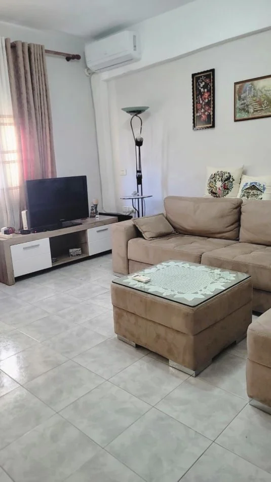Durres, jepet me qera apartament 2+1 Kati 3, 350 € (TATIMET DURRES!)