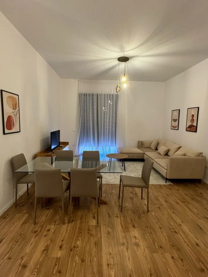 Tirane, jepet me qera apartament 1+1 Kati 4, 78 m² 700 € (Delijorgji)