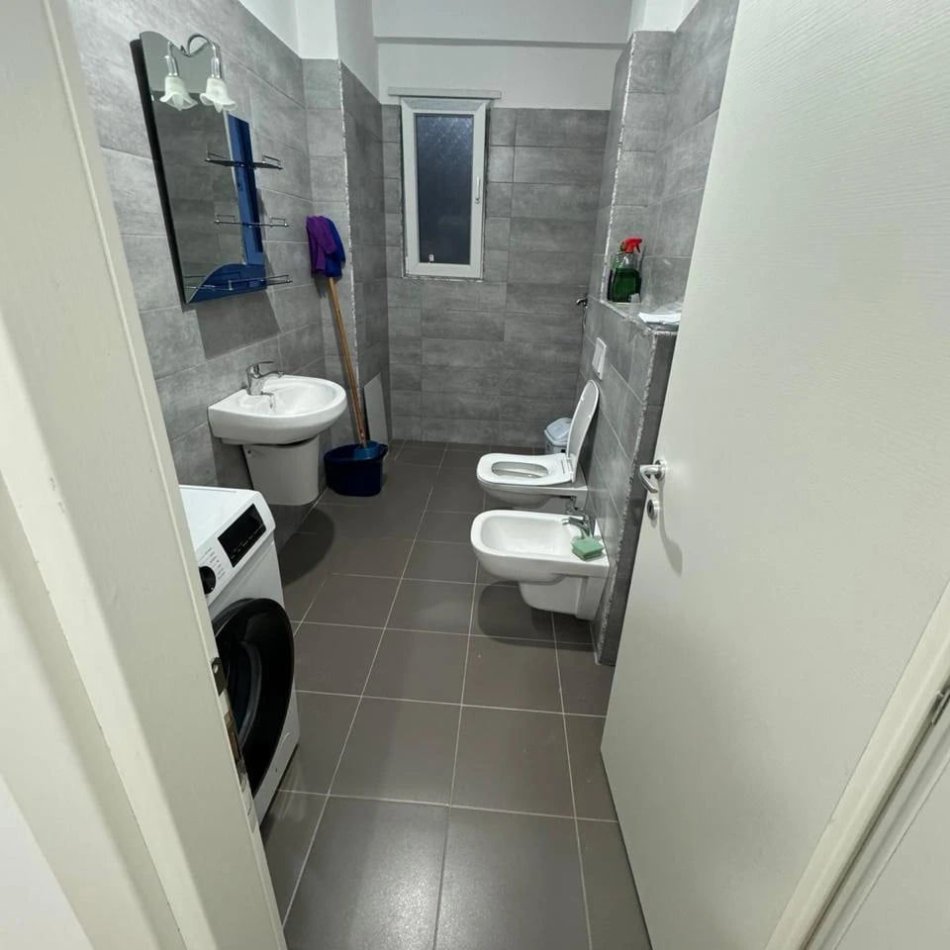 Tirane, jepet me qera apartament 1+1 , 60 m² 550 € (Astir , Rezidenca Klensi)