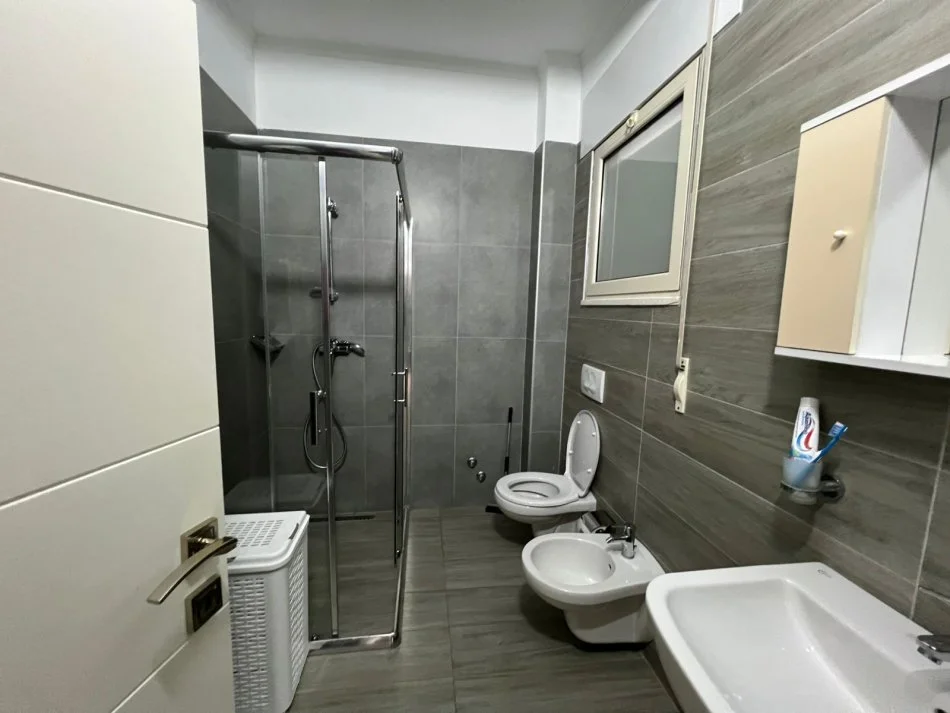 Durres, shitet apartament 2+1+Ballkon Kati 3, 88 m² 215.000 € (GJIRI LALZIT)