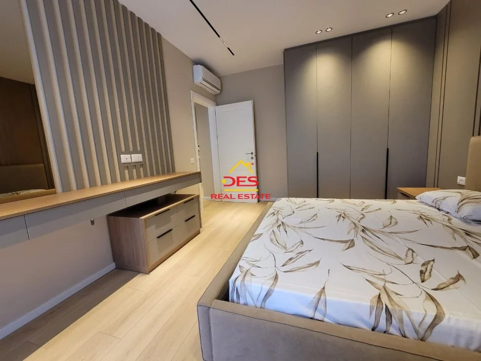 Vlore, jepet me qera apartament 1+1+Ballkon Kati 5, 70 m² 600 € (Rruga Sadik Zotaj)