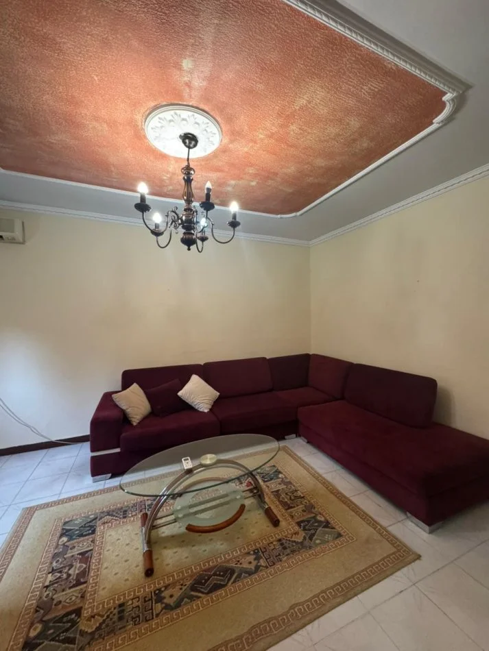 Tirane, jepet me qera apartament 1+1+Ballkon Kati 3, 65 m² 400 € (Rruga e Kavajes , prane condor center , prane xhino bar)