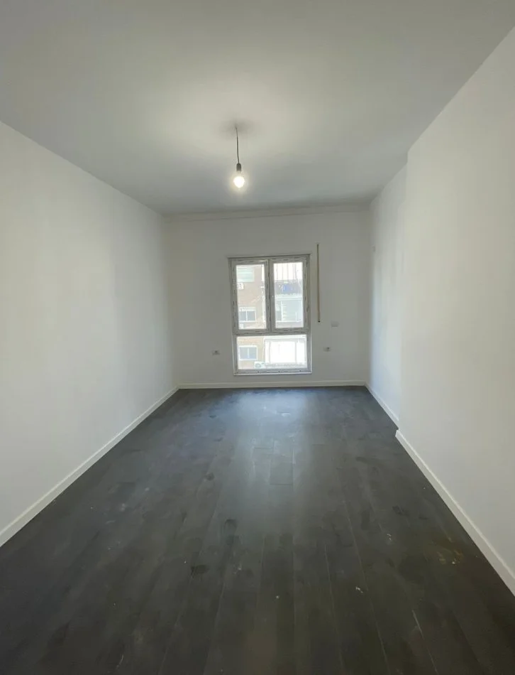 Tirane, shitet apartament 2+1 Kati 4, 109 m² 256.855 € (Rruga Barrikadave)