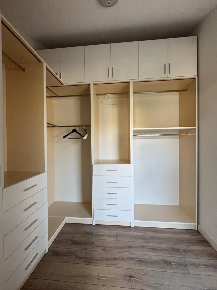 Tirane, jepet me qera apartament 3+1+Ballkon Kati 2, 250 m² 2.200 € (Teg)