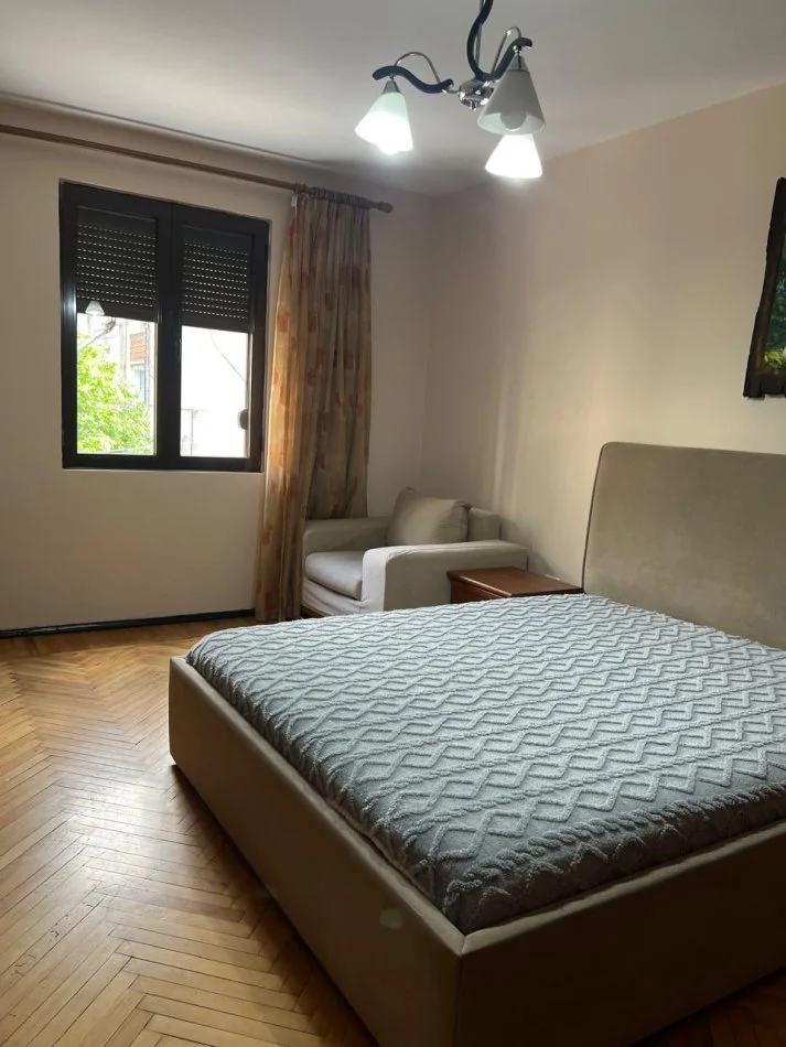 Tirane, jepet me qera apartament 2+1 Kati 3, 75 m² 650 € (Myslym shyri)