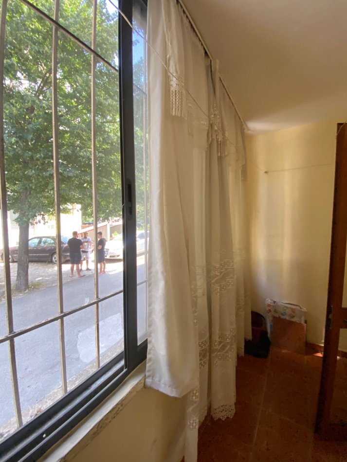 Tirane, jepet me qera apartament 2+1+Aneks+Ballkon Kati 1, 80 m² 450 € (Rr. Sitki Cico perballe Maternitetit te Brryli)