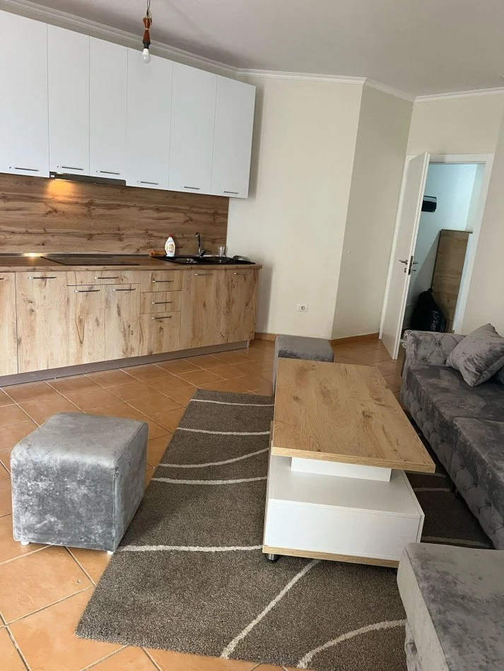 Tirane, jepet me qera apartament 2+1 Kati 2, 85 m² 430 € (Bulevardi Migjeni Yzberisht)