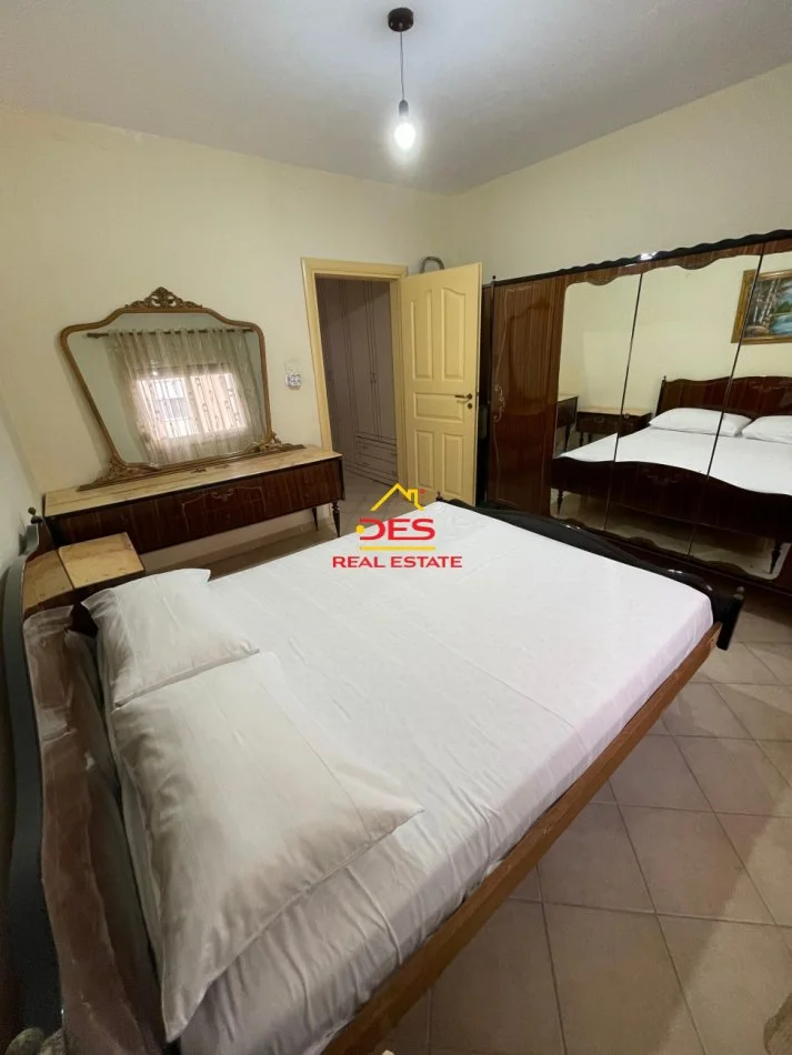 Vlore, jepet me qera apartament 2+1+Ballkon Kati 4, 55 m² 250 € (Rruga Osman Haxhiu)