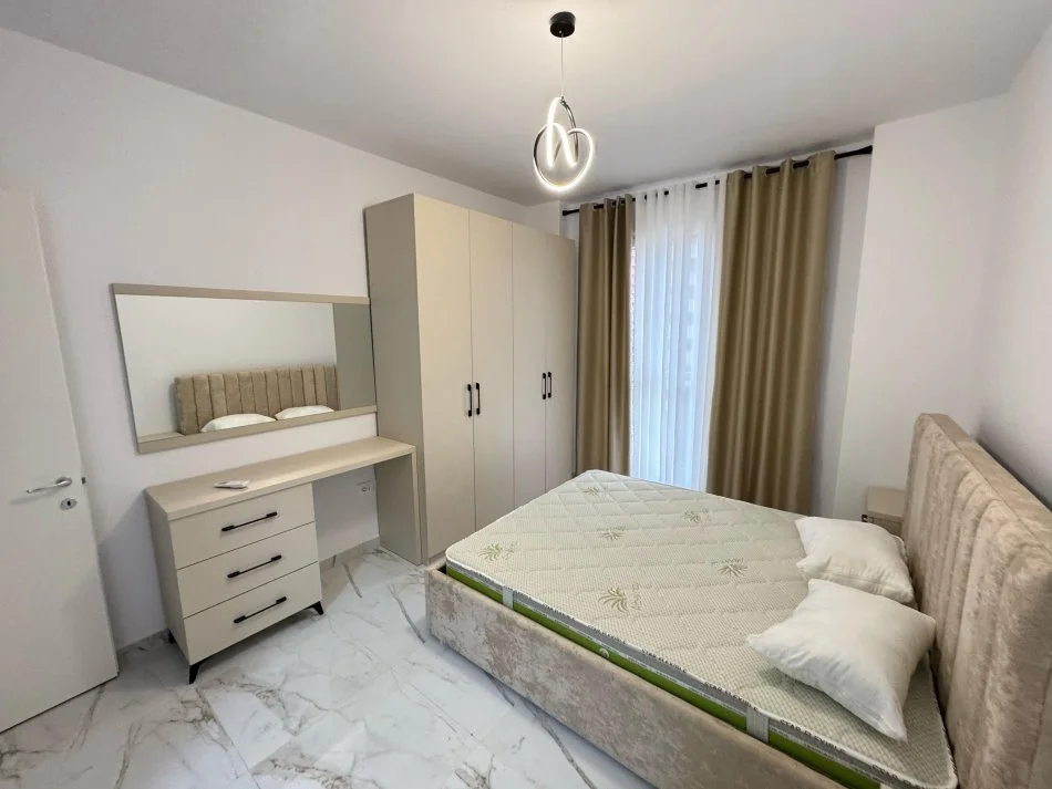 Tirane, jepet me qera apartament 2+1 Kati 4, 110 m² 800 € (Trio towers residence)