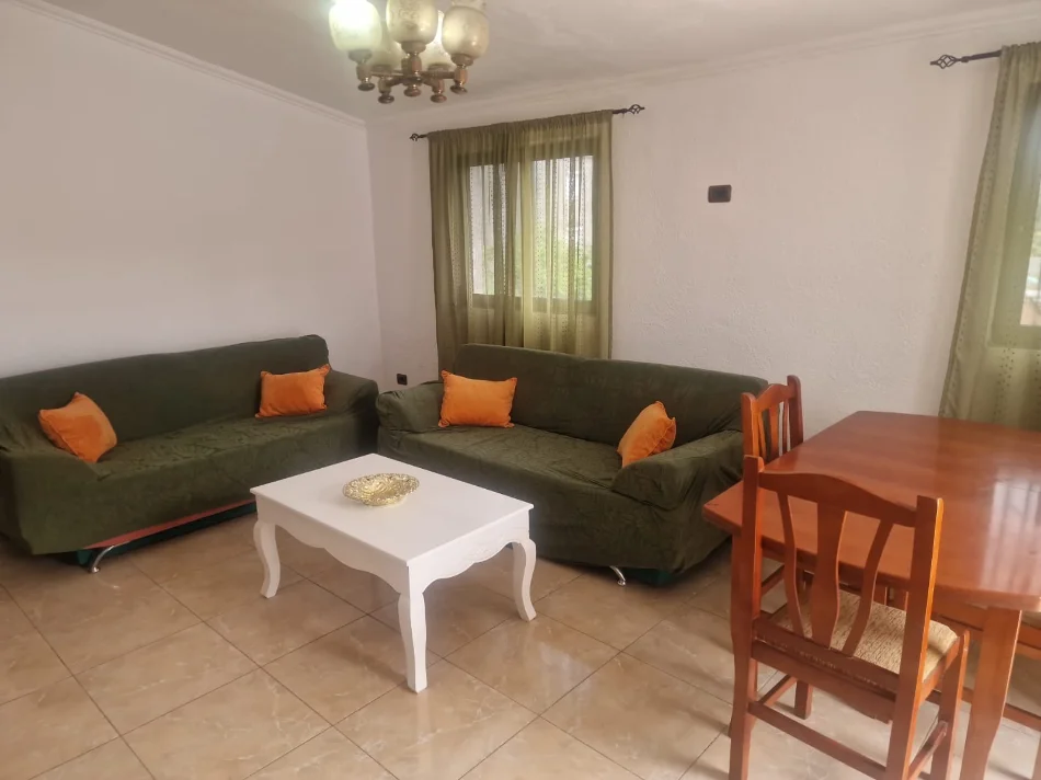 Tirane, jepet me qera apartament 2+1 Kati 4, 90 m² 90 € (Hotel Colosseu Rruga e Durrsit)