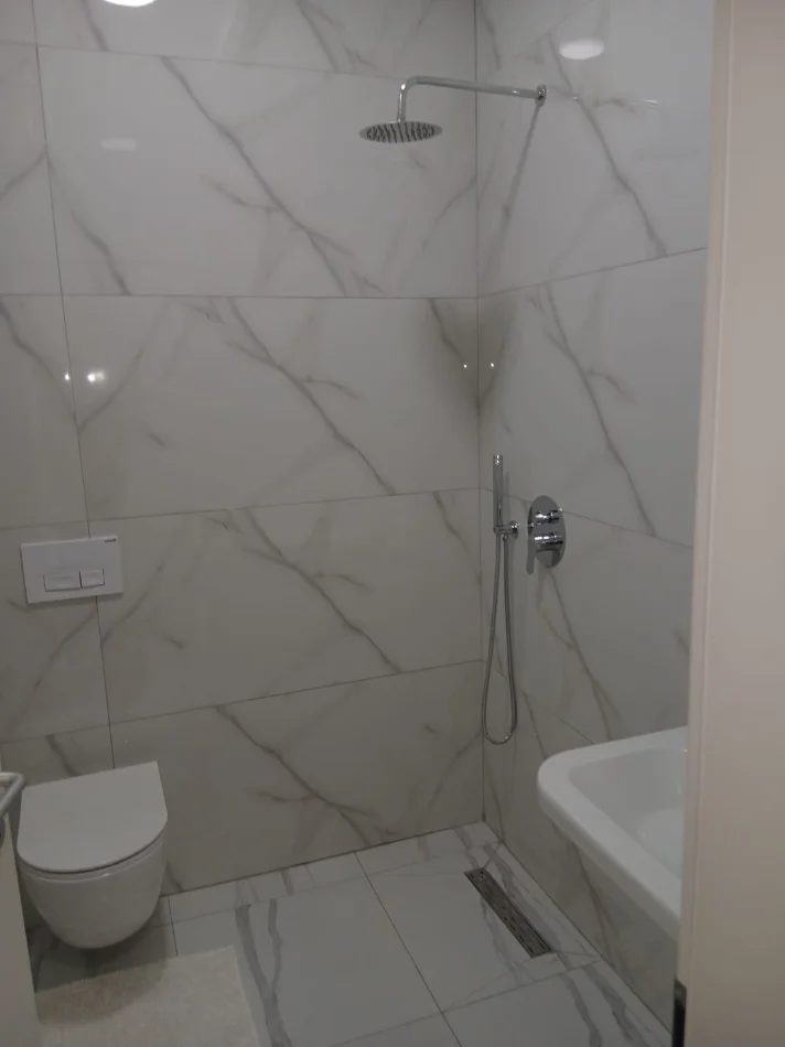 Tirane, jepet me qera apartament 2+1+Ballkon Kati 5, 92 m² 650 € (Rruga Siri Kodra)