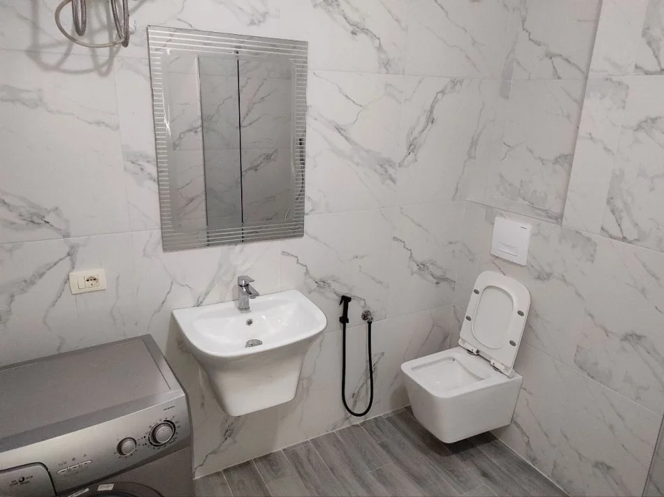 Tirane, jepet me qera apartament 3+1+Ballkon Kati 2, 120 m² 650 € (rruga Peti)